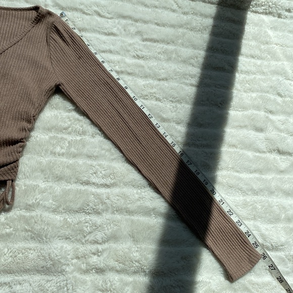 Hollister, Women’s “must have collection” Long sleeve Baby tee bundle - Picture 6 of 8